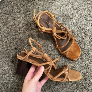 Alohas Goldie Camel: Stylish Comfort for Every Occasion