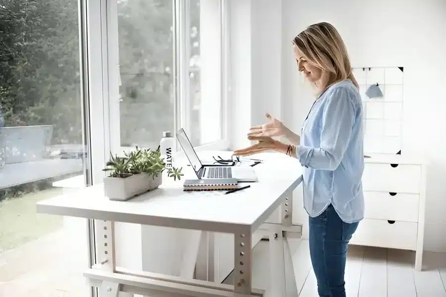 Electric Standing Desks Is Revolutionizing Workspace Comfort