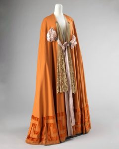 Ollie Silk Doucet: Pure Silk Style for Every Occasion