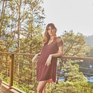 The Real Difference Between Fast Fashion and Slow Fashion
