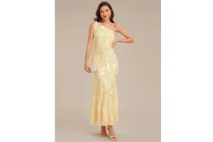 How To Choose The Perfect Formal Dinner Dress For Your Body Type