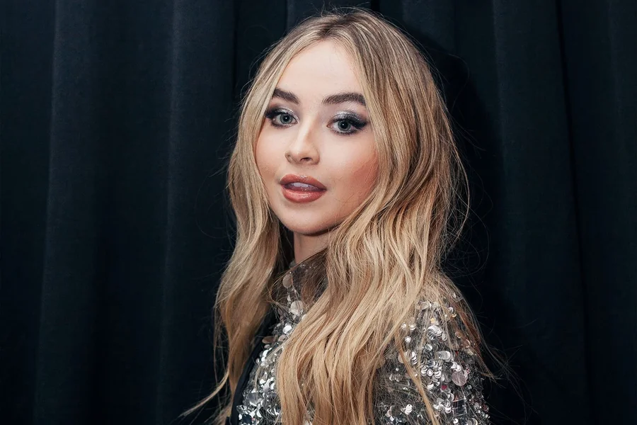 Sabrina Carpenter Fashion