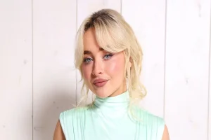 Sabrina Carpenter Weight and Her Approach Towards Body Positivity