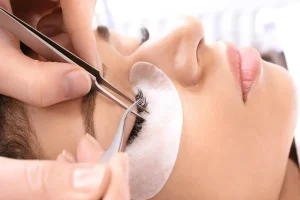 What To Expect When Using Lash Serums: A Beginner’s Guide