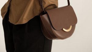 Beyond Fast Fashion: Investing in a Timeless Shoulder Bag for an Ethical Wardrobe