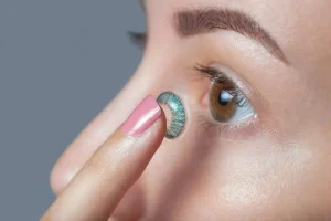 Explores if Dry Eye Drops Extend Comfort of Coloured Daily Contact Lenses