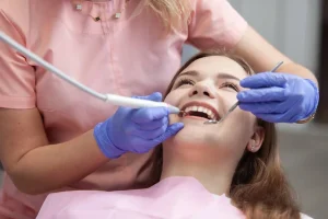 How A Trusted Dentist Guides You Through A Personalized Smile Makeover