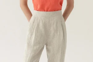 How To Style Women’s Linen Pants For Work?