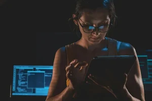 How to Secure Your Smartphone on the Go: A Traveler’s Checklist