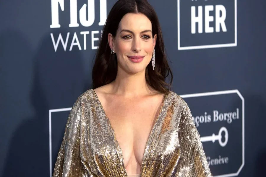 Anne Hathaway Height
