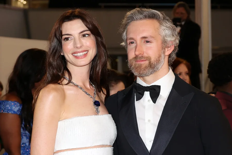 Anne Hathaway Relationship