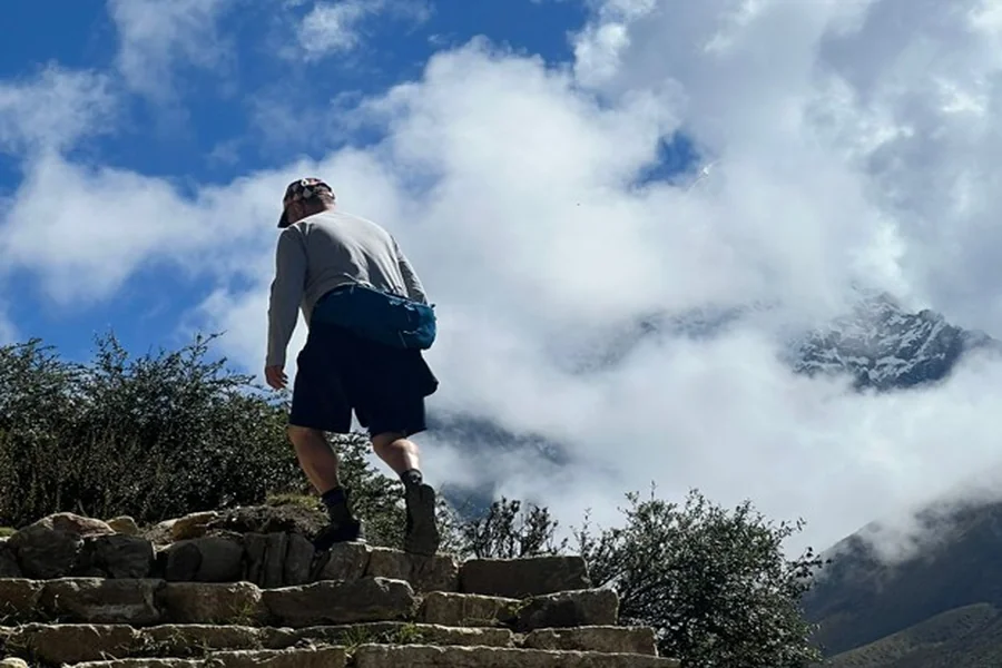 Base Camp vs Manaslu Circuit Trek