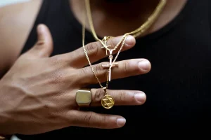 Discover Five Fashion Tips That Men Can Apply Stylishly with Gold Chains
