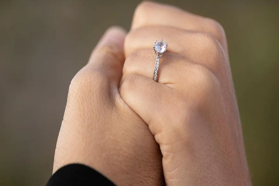 How Expert Jewellers Create Timeless Engagement Rings for Lifelong Memories