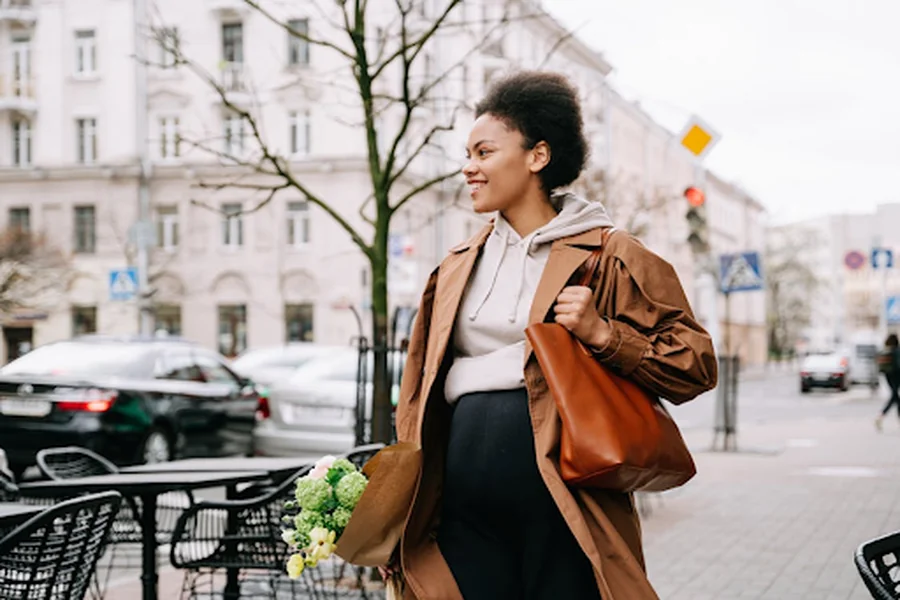 How To Style Your Tote Bag For Work, Travel, And Casual Outings