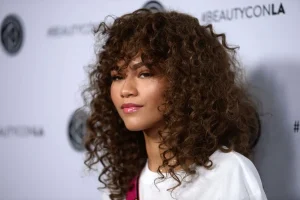 How to Style Curly Hair for Natural Definition and Lasting Shape