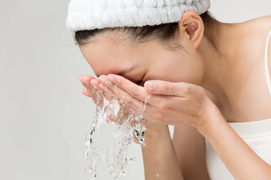 Beauty 101 How Water Temperature and Cleansers Together Affect Skin Comfort