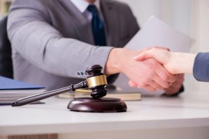 7 Reasons Hiring Expert Lawyers Protects Rights and Ensures Justice