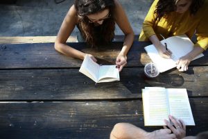 AI Tools for Student Writing – Balancing Efficiency With Authentic Learning