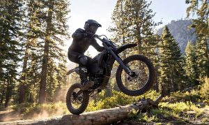 Speed, Control, and Range Work Together in a Strong Electric Dirt Bike