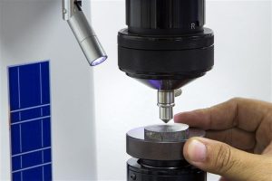 How Material Hardness Impacts Tap Selection and Tool Life in Industrial Applications