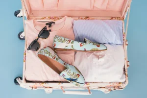 The Magic of a Minimalist Wardrobe When Starting Over in a New City
