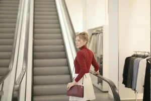 Burgundy Turtleneck Sweater Looks for Casual and Elegant Fashion
