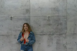 Cropped Denim Jacket Inspiration for Effortless Looks