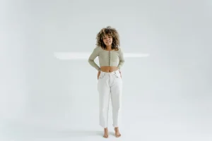 Curvy White Jeans Outfit Ideas for Flattering Style