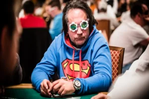 What Online Gaming Players Wear and How Table Fashion Has Evolved 