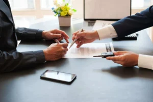 How Professional Commercial Real Estate Services Help Tenants Negotiate Favorable Lease Terms