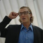 Why Lightweight Smart Glasses Are Winning Over Consumers Who Passed on Bulky Headsets