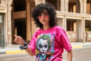 Hot Pink Graphic Tee Style Guide for Bold Fashion